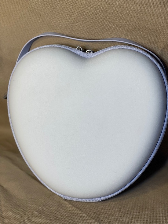 heart Handbags - White Heart-Shaped Crossbody Bag - Minimal Chic
